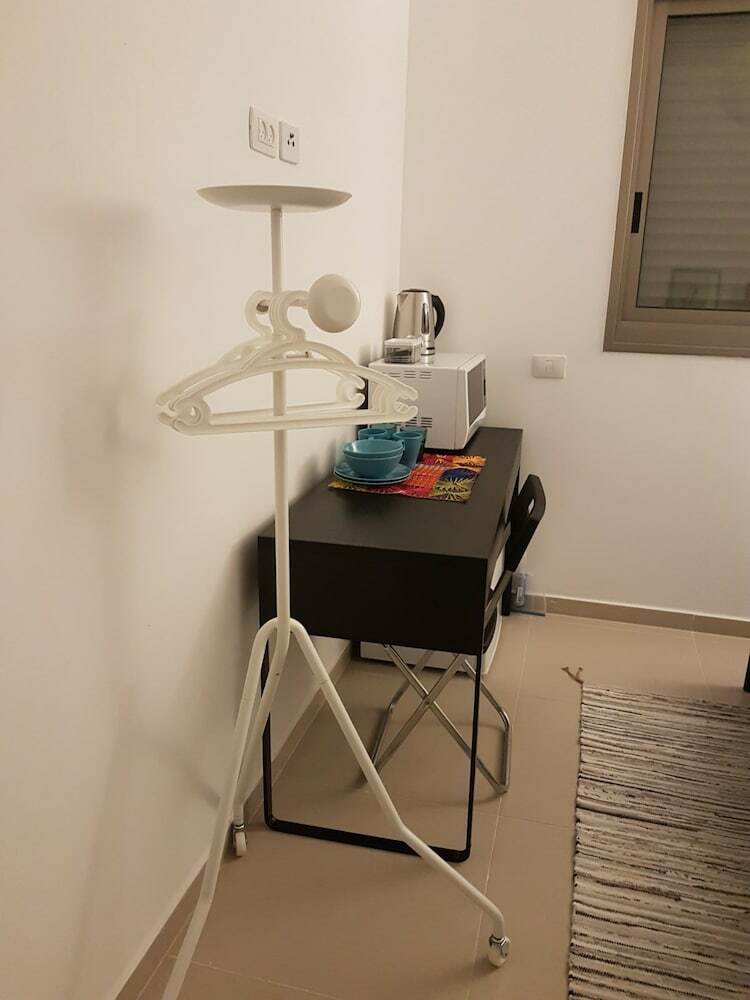 Hotel Private Bed And Bathroom In Netanya