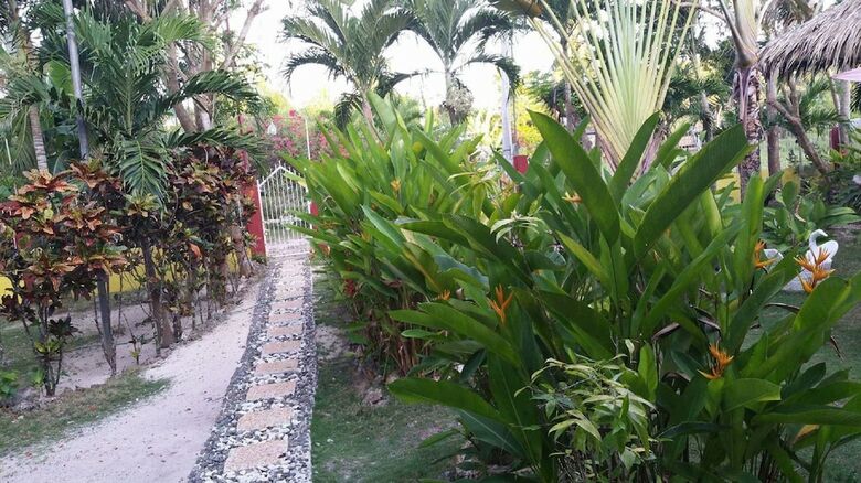 Hotel Travillehuts Palm Beach Inn