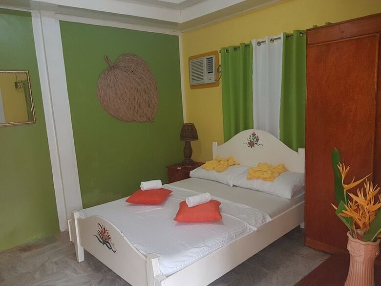 Hotel Travillehuts Palm Beach Inn