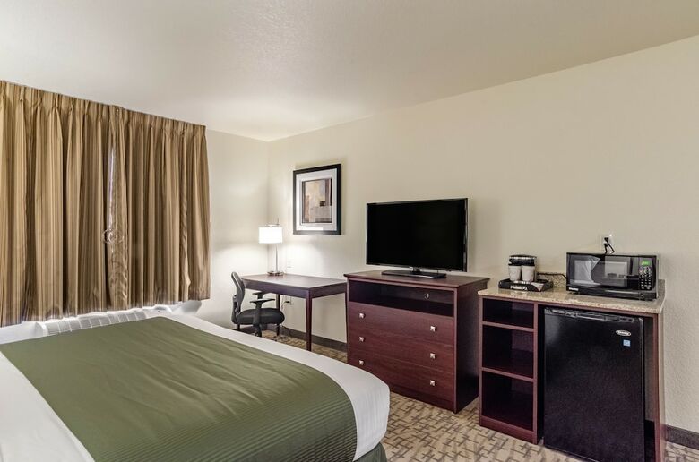 Cobblestone Hotel & Suites - Victor
