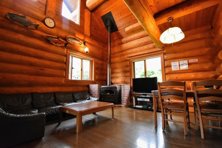 Canadian Log Cottage Takitaro