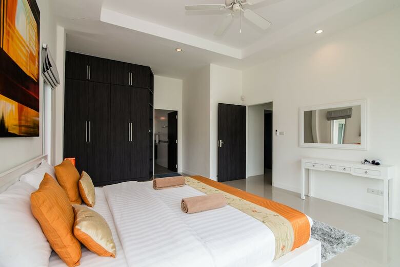 Hua Hin Pool Villa With 4 Bedrooms L27