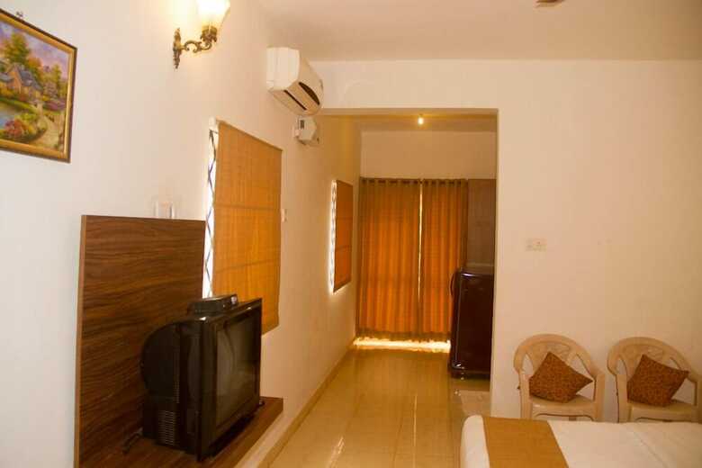 Hotel Nirvah Candolim Beach Holiday Stay