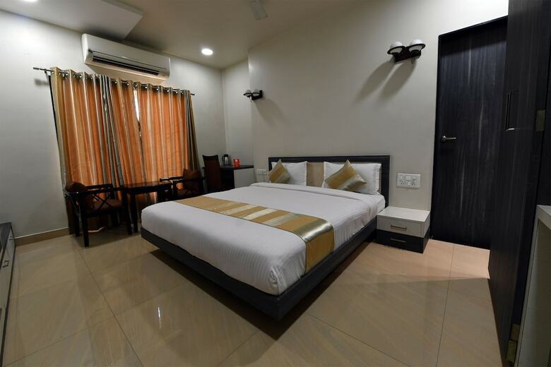 Oyo 4155 Hotel The Sudesh