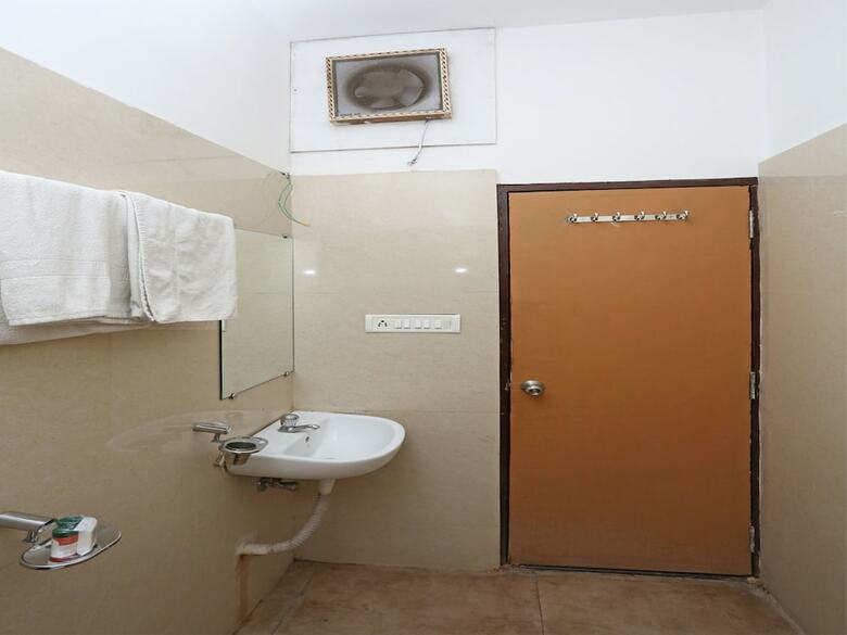 Oyo 8173 Hotel Singh Palace