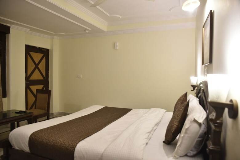 Oyo 10432 Hotel Swaran Palace