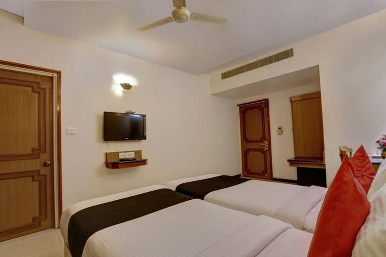 Oyo 8169 Hotel Salem Castle