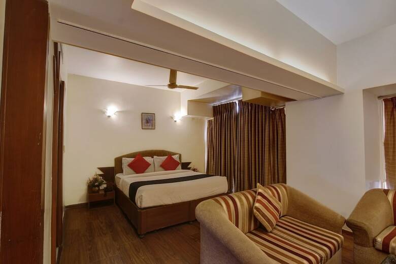 Oyo 8169 Hotel Salem Castle