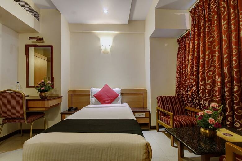 Oyo 8169 Hotel Salem Castle