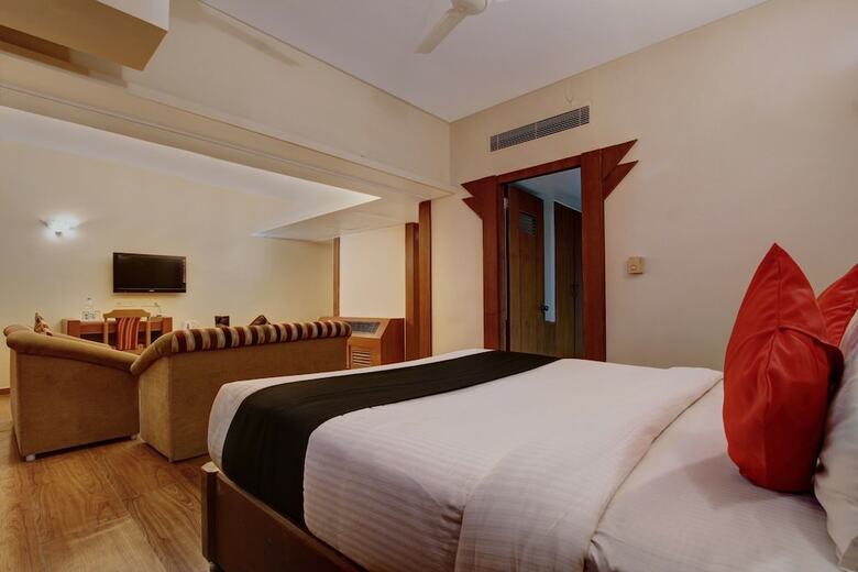 Oyo 8169 Hotel Salem Castle