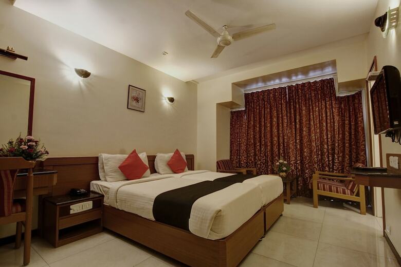 Oyo 8169 Hotel Salem Castle