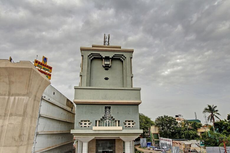 Oyo 8169 Hotel Salem Castle