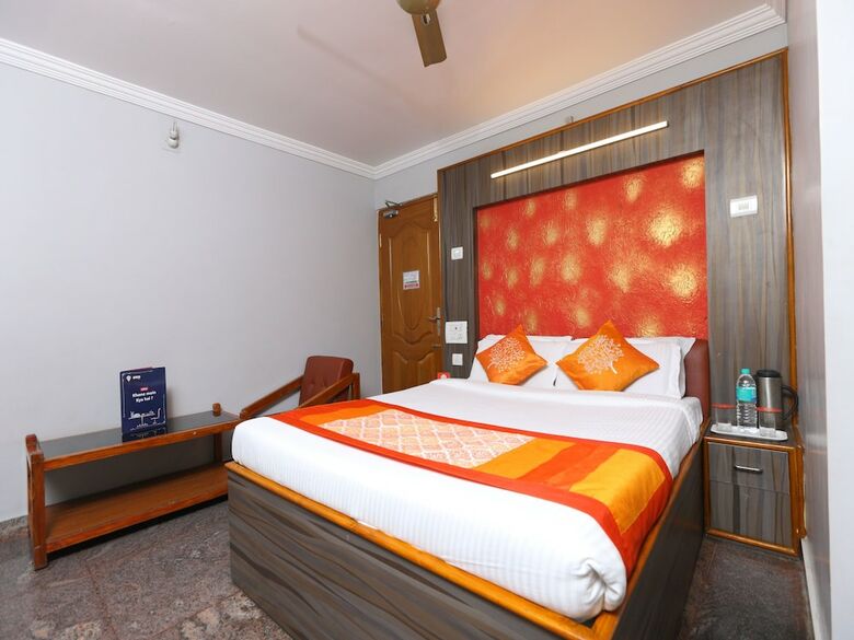 Hotel Oyo 8828 Holidays Dollars Grand