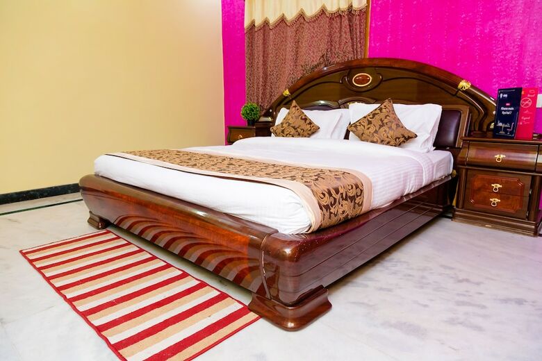 Hotel Oyo 9054 Velaga Inn