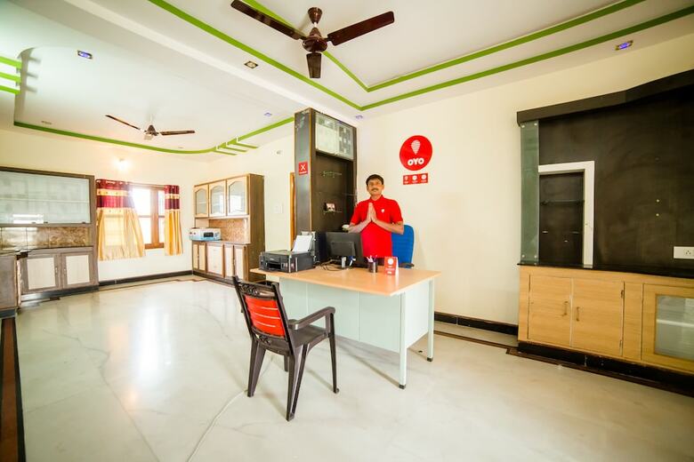 Hotel Oyo 9054 Velaga Inn