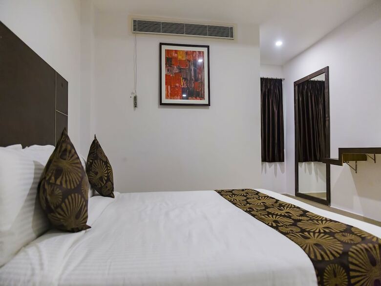 Oyo 7884 Hotel Thyag Inn