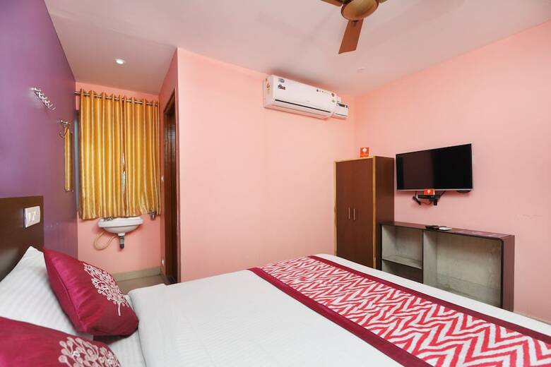 Oyo 6637 Hotel Bvn Grand