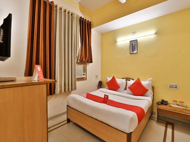 Oyo 9751 Hotel Vrundavan Residency