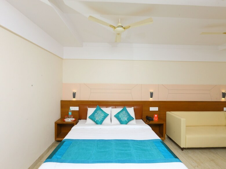 Hotel Oyo 10700 Padmavathi