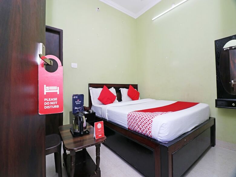 Oyo 11480 Hotel Blue Star