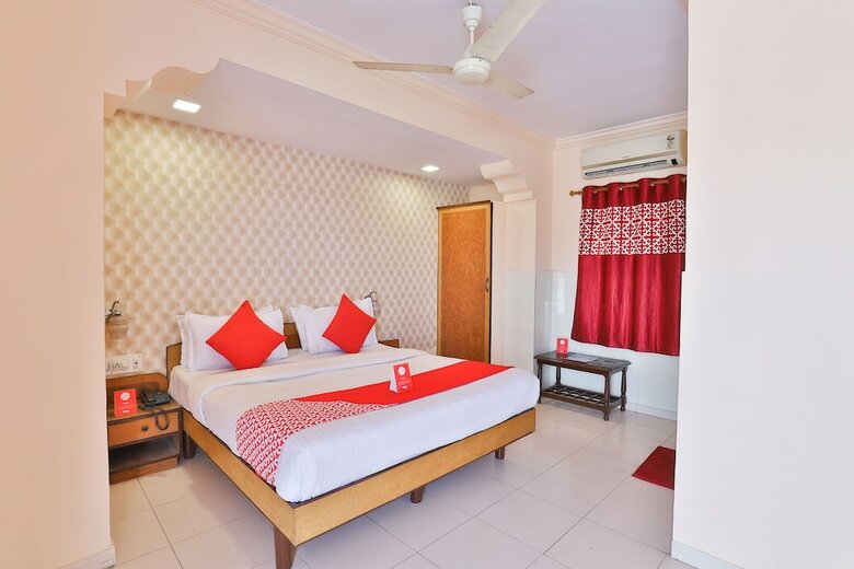 Oyo 11650 Hotel Grand Apple