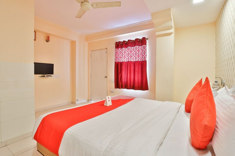 Oyo 11650 Hotel Grand Apple