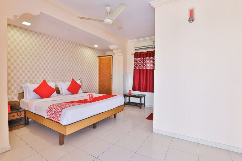 Oyo 11650 Hotel Grand Apple