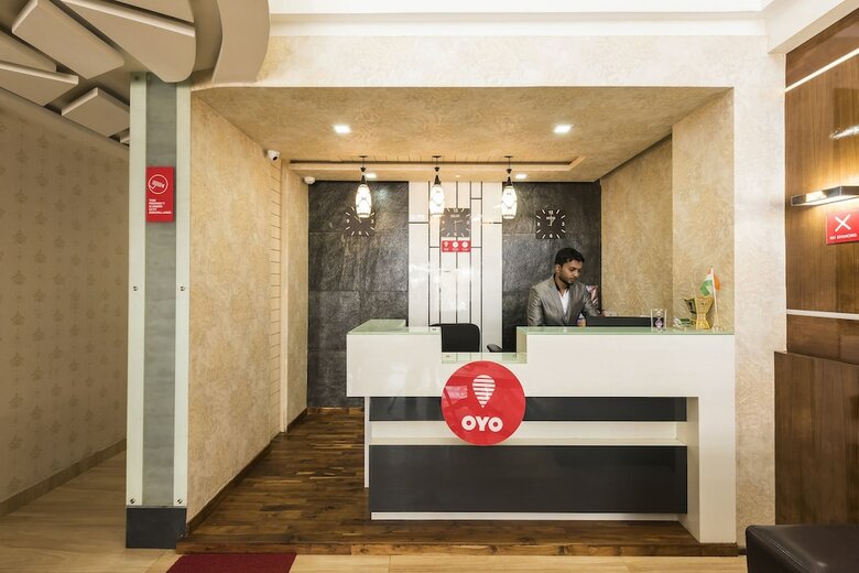 Oyo 11414 Hotel Silver Suites