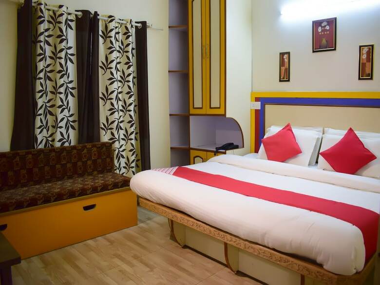 Oyo 10694 Hotel Royal Inn