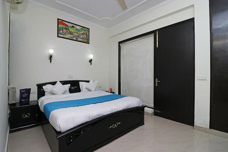 Hotel Oyo 10878 Unitech Cyber Park