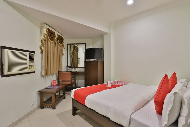 Oyo 11007 Hotel Amity