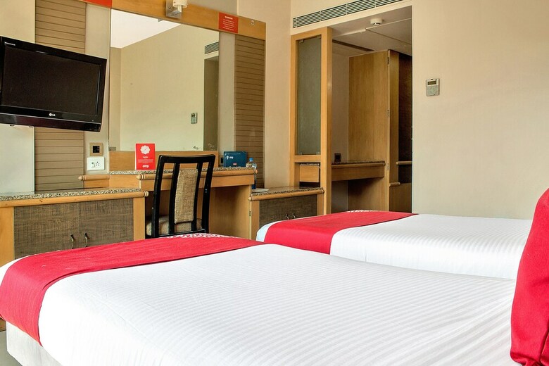 Oyo 11089 Hotel Deccan 8
