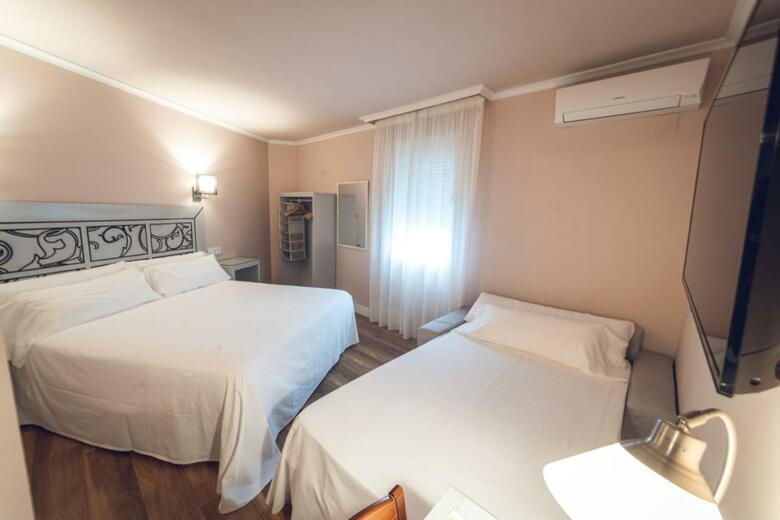 Hostal Los Casta�uelos