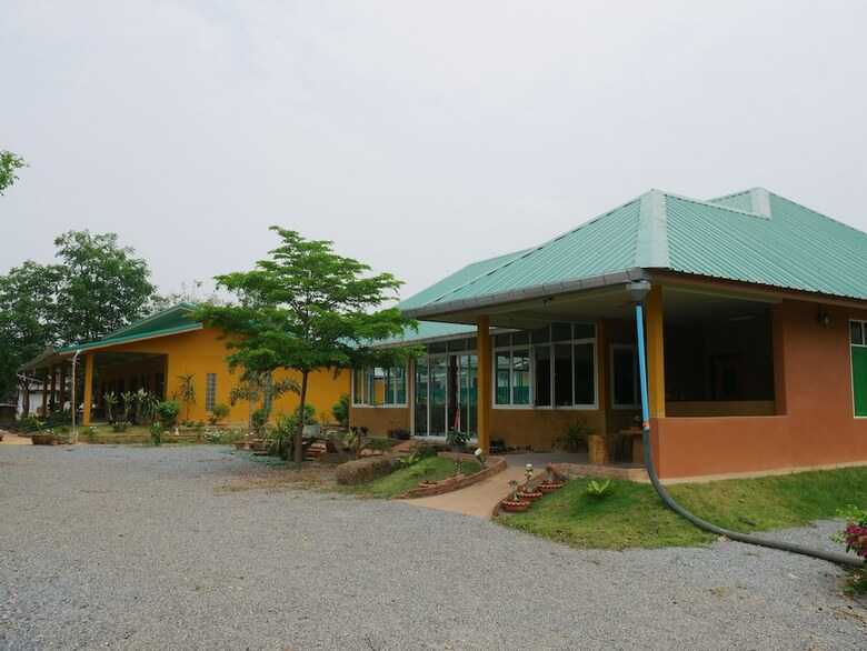 Hotel Baandin Resort