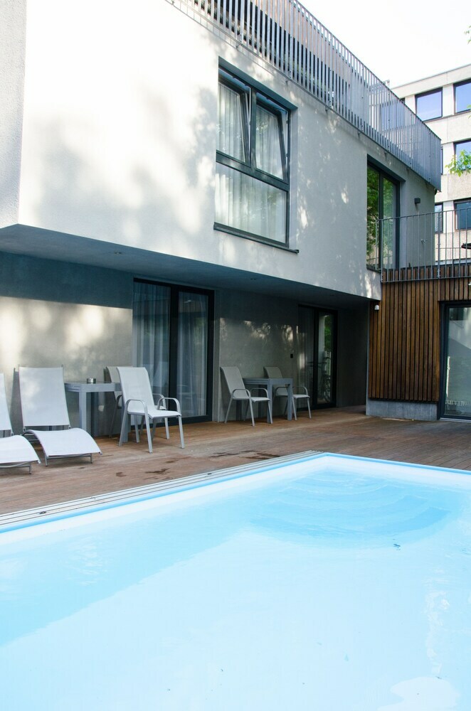 Room 4 Apartments