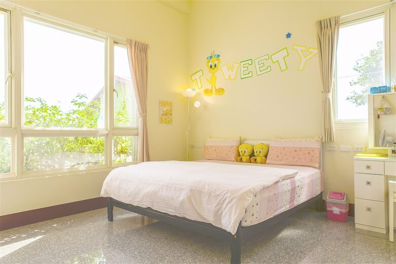 Hotel 11 House