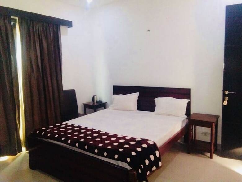 Hotel Kingfisher Aravali Resort