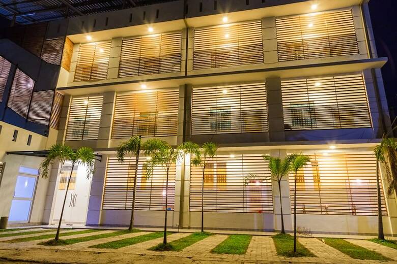 The Crown Plaza Airport Hotel