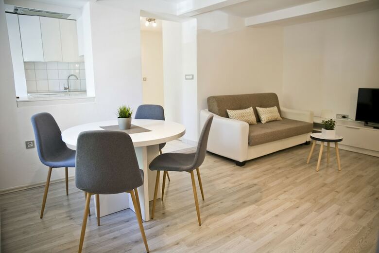 Aparthotel Apartments Hi?a Pod Gradom