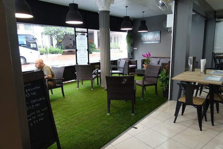 Hotel C&c Residence Bistro Restaurant
