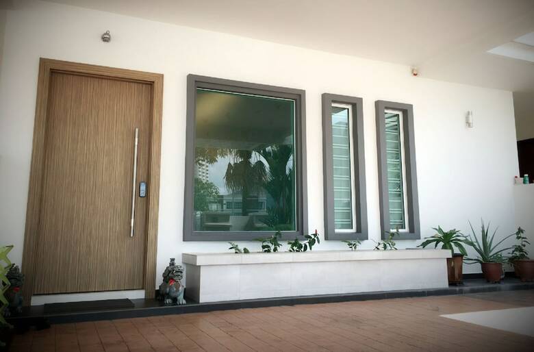 Ibook 1 - Luxury Holiday Homestay