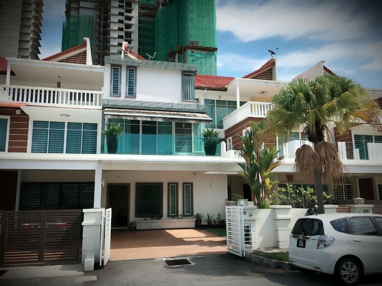 Ibook 1 - Luxury Holiday Homestay