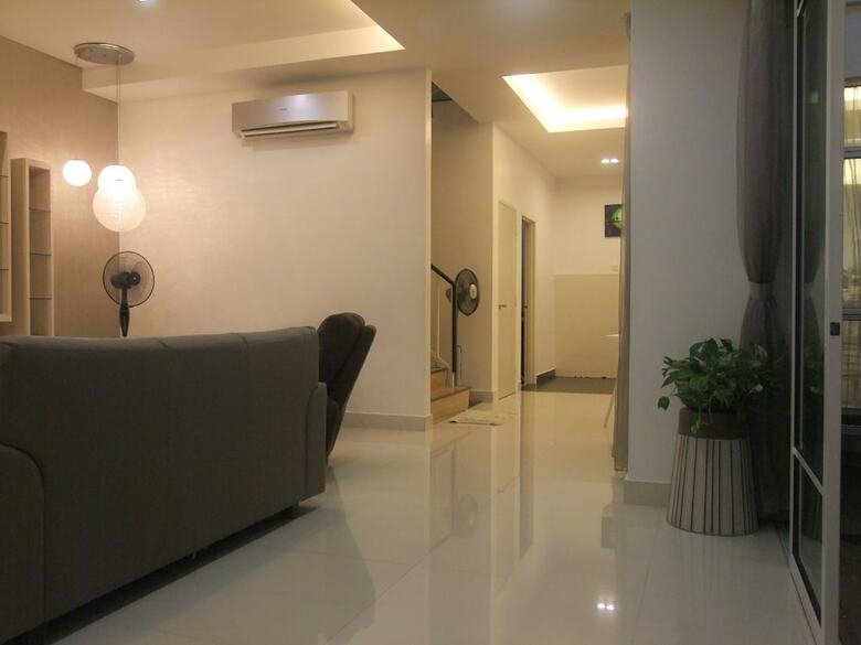Ibook 1 - Luxury Holiday Homestay