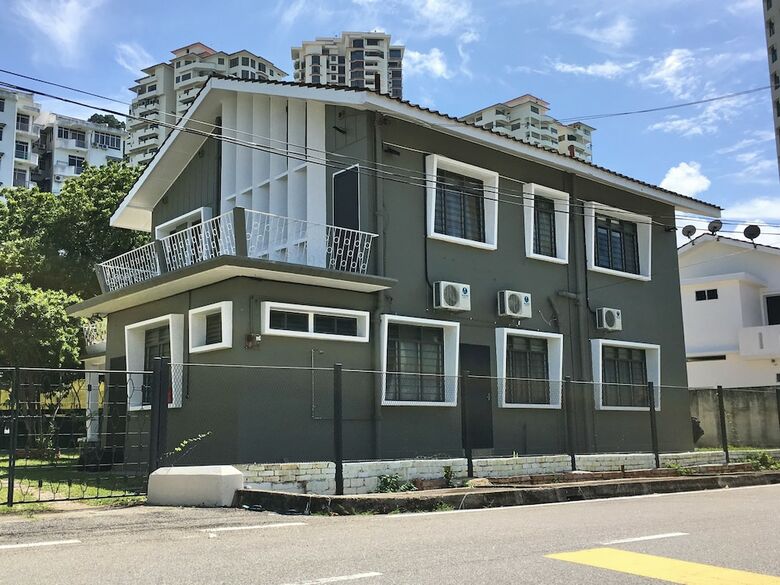 Ibook 3 - Beachside Bungalow