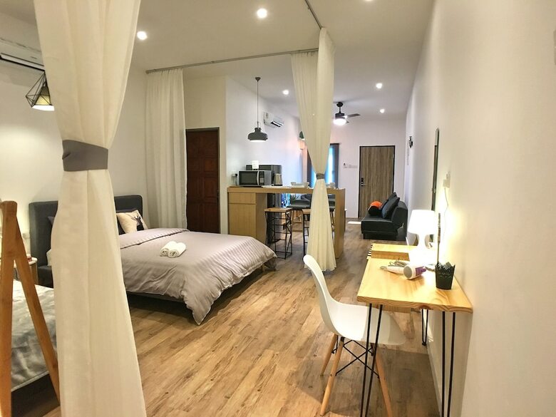 Hotel Ibook 4 - Deluxe 2bedroom Gurney Suites