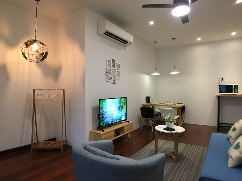 Ibook 7 - 2bedroom Gurney Studio Suites