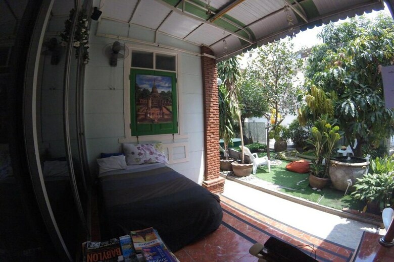 Hostal The Oasis Hostel - Adults Only