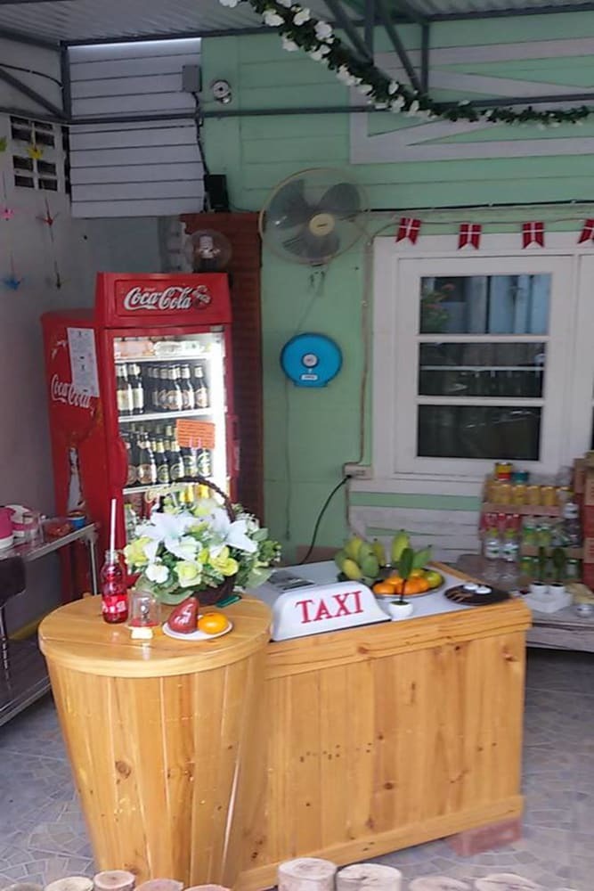 Hostal The Oasis Hostel - Adults Only