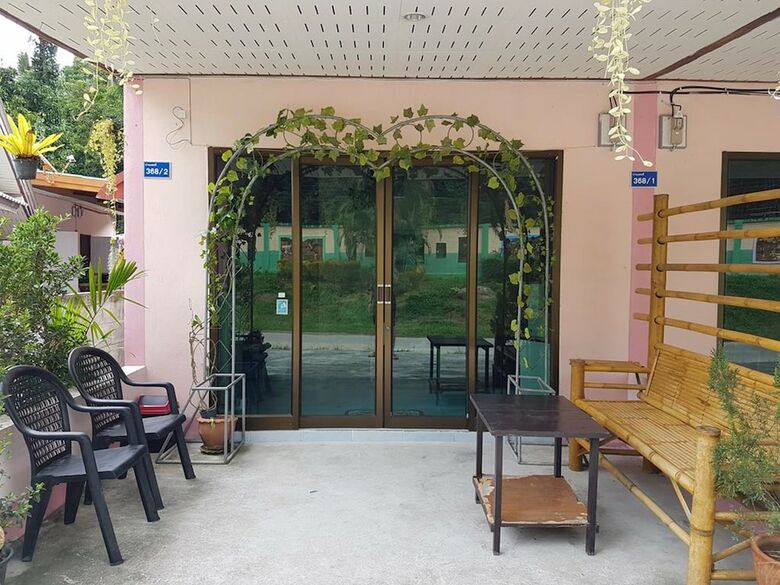 Hotel Baan Yaychoey Kiriwong