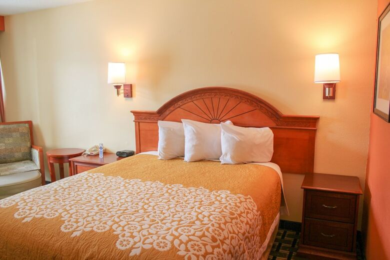 Motel Rose Garden Inn & Suites